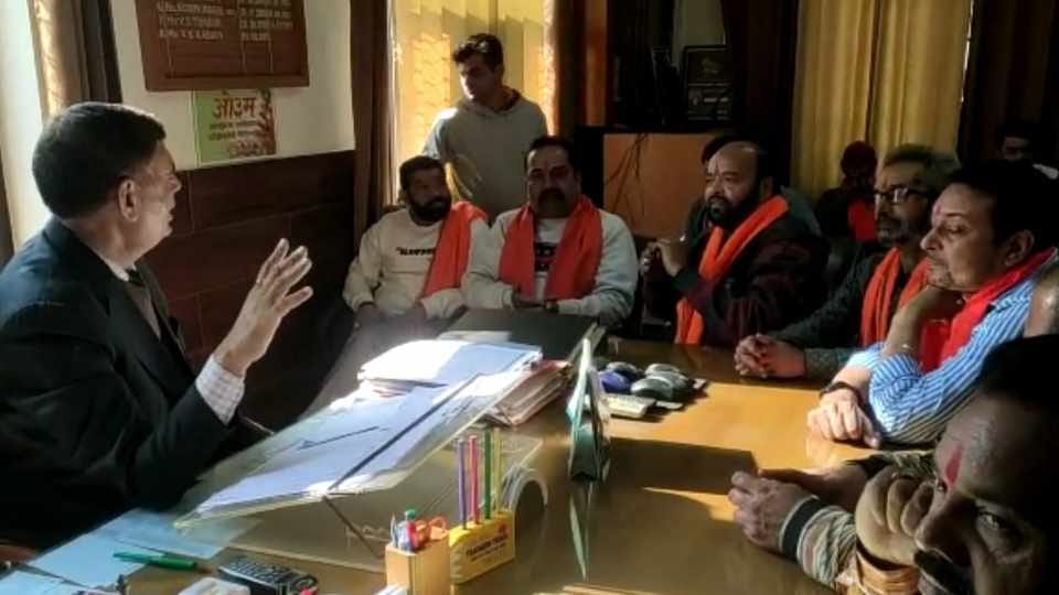 Teacher threatened to erase the tilak of the students in Haryana