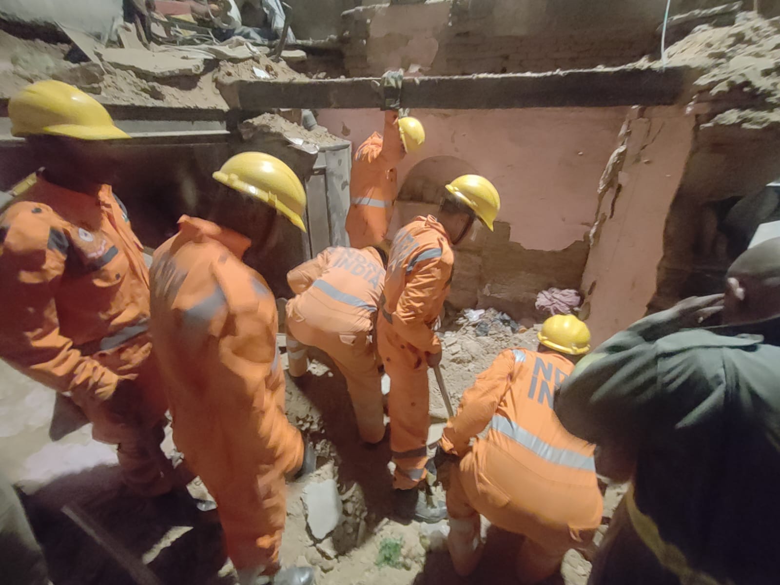 roof of house collapsed in varanasi after strong explosion people were horrified to see scene