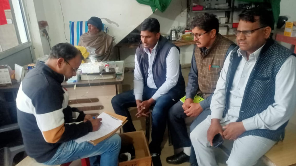 CM Flying raided and arrested the fake doctor running the hospital in Narnaul