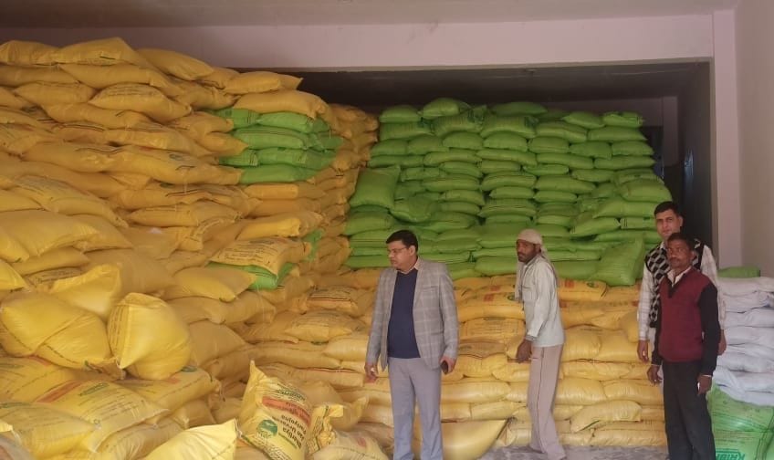 1534 metric tonnes of urea reached the district, still fighting