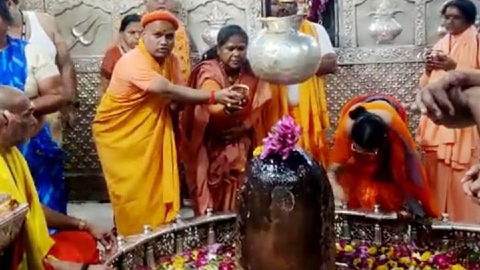 Minister of State Sadhvi Niranjan reached Mahakal and told Rahul Gandhi seasonal Sanatani