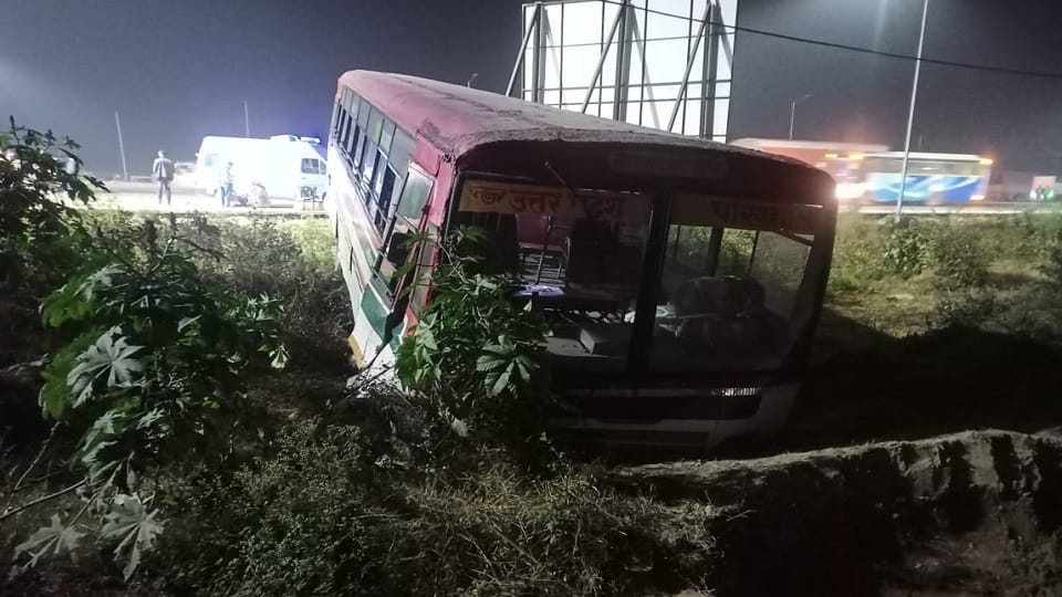Roadways bus fell into a ditch in Amroha driver injured