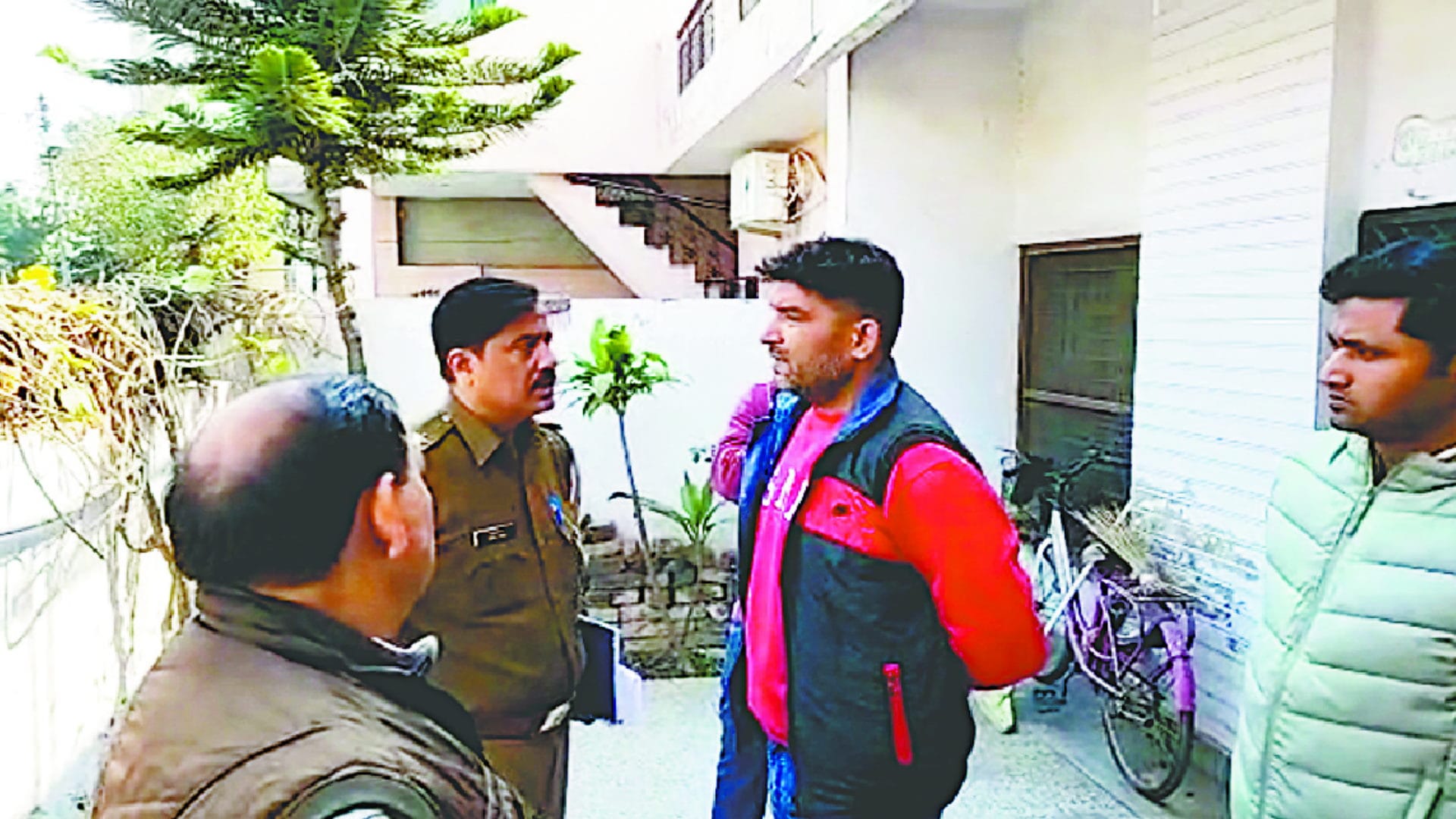 Four people including women have suicide for his different problems in Meerut district