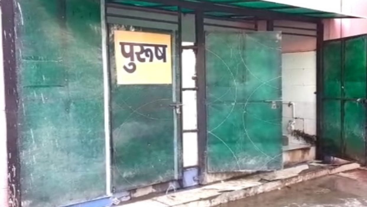 Dead body of newborn found in PL Sharma District Hospital in Meerut