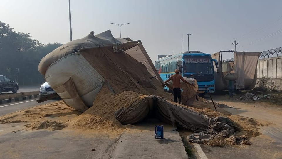 Trolley overturned on road after collision with truck near Dapar Toll Plaza on Ambala Chandigarh Highway