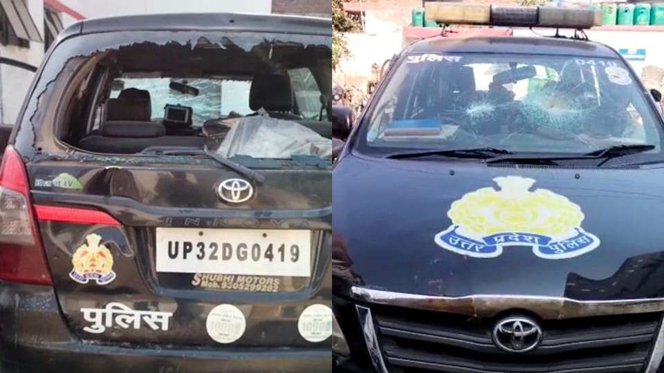 Stones pelted at policemen who went to the information of assault in Kanpur