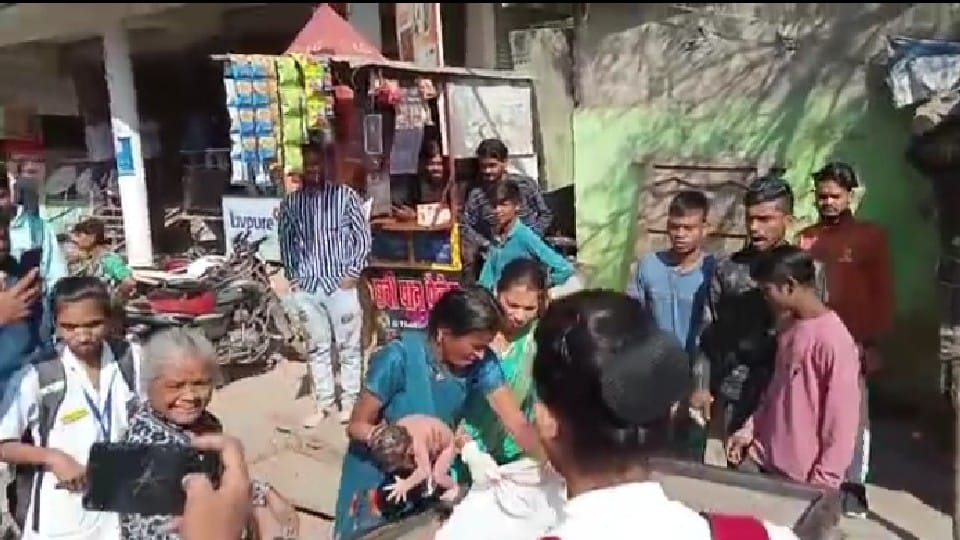 Baby girl born in the middle of the road, in Rajgarh