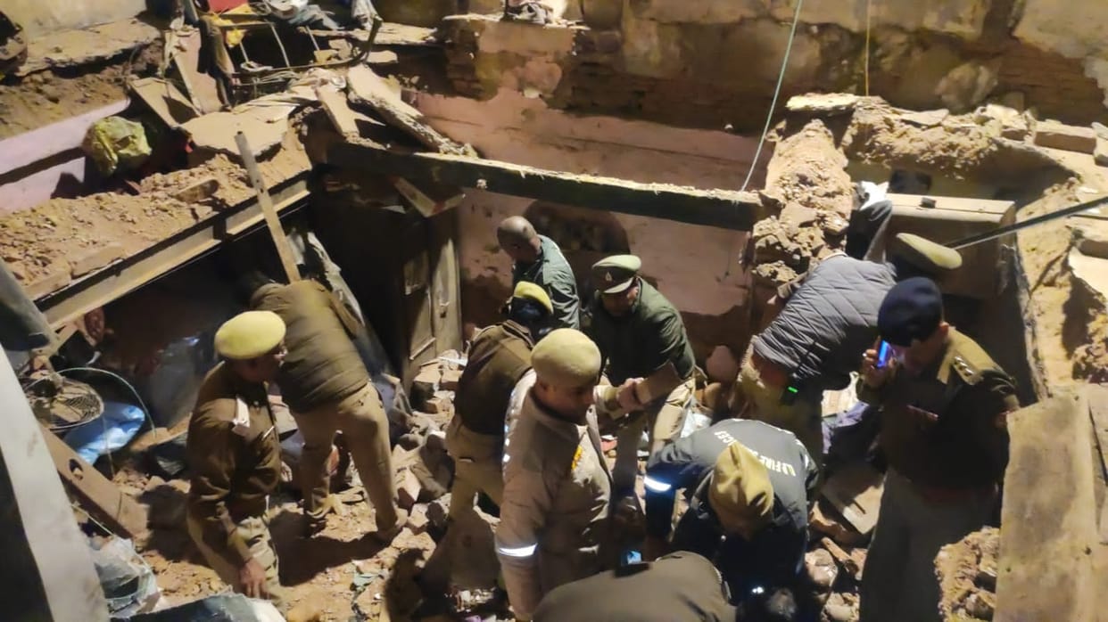 roof of house collapsed in varanasi after strong explosion people were horrified to see scene