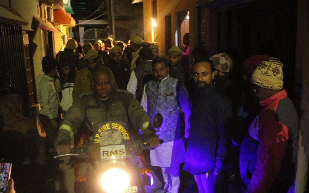 roof of house collapsed in varanasi after strong explosion people were horrified to see scene
