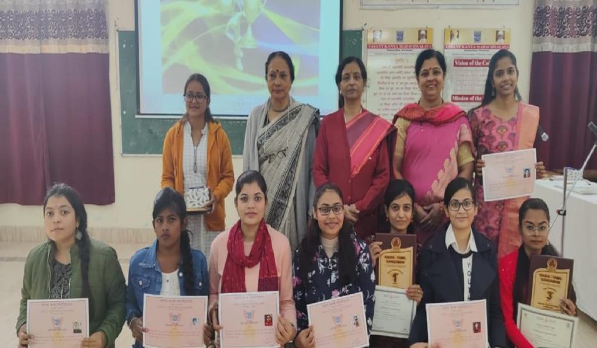 BHU Convocation Medal winning girl students honored at Vasant Kanya Mahavidyalaya varanasi