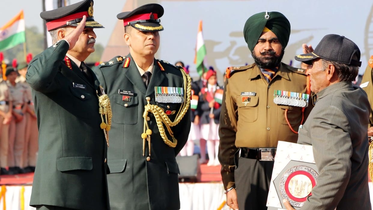 Vijay Diwas Celebrations: Fire and Fury Corps pays homage to the brave martyrs