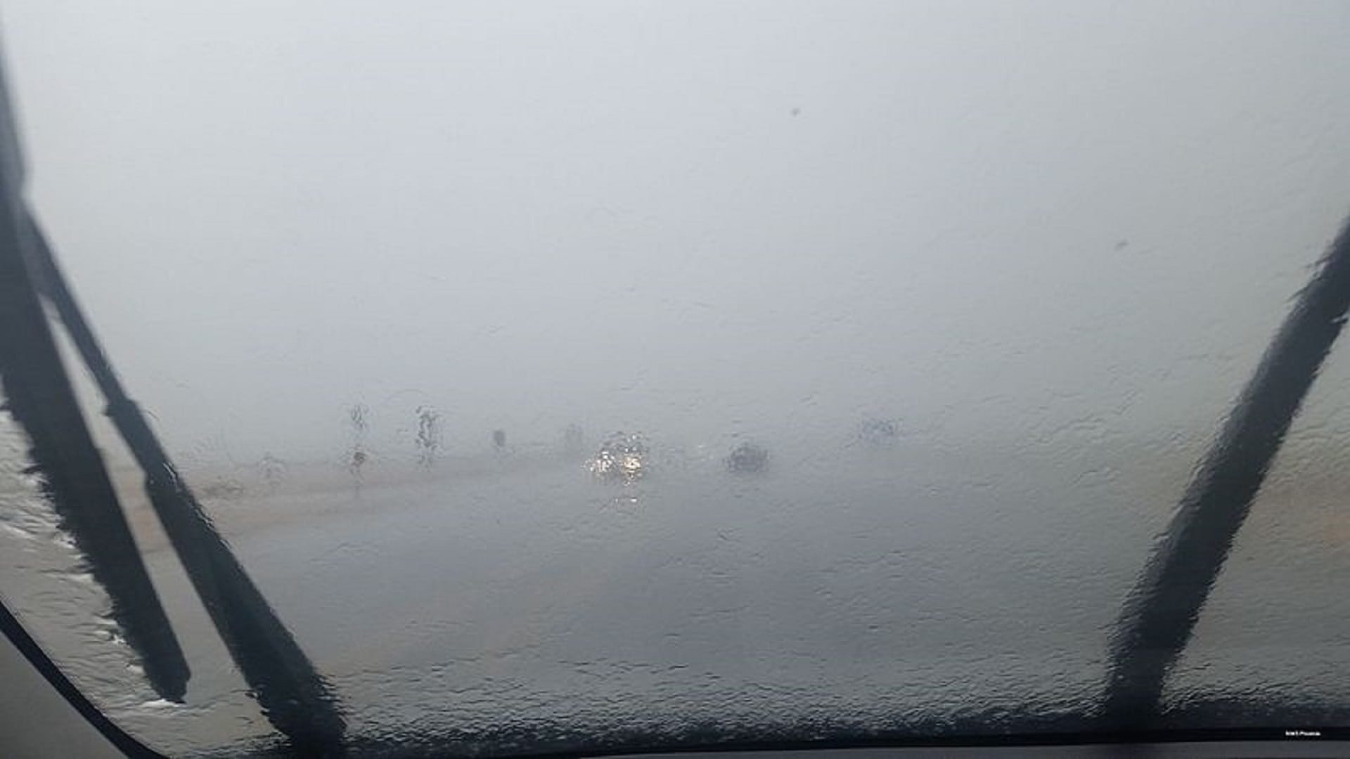 How To Prevent Fog On Car Windshield Car Driving Tips And Tricks For Winter News In Hindi