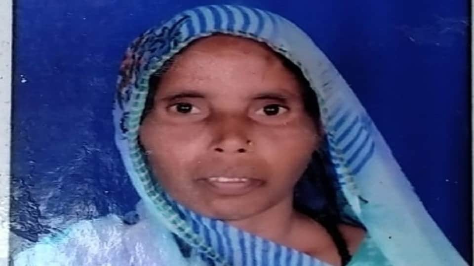Husband killed his wife by hitting her with an ax in front of son in mathura