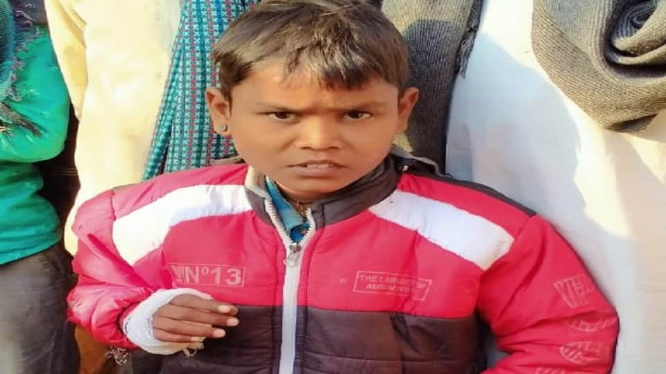 Husband killed his wife by hitting her with an ax in front of son in mathura