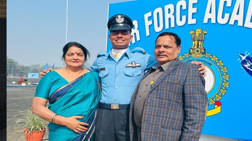 Agra Akhand Pratap Singh becomes Flying Officer in Indian Air Force