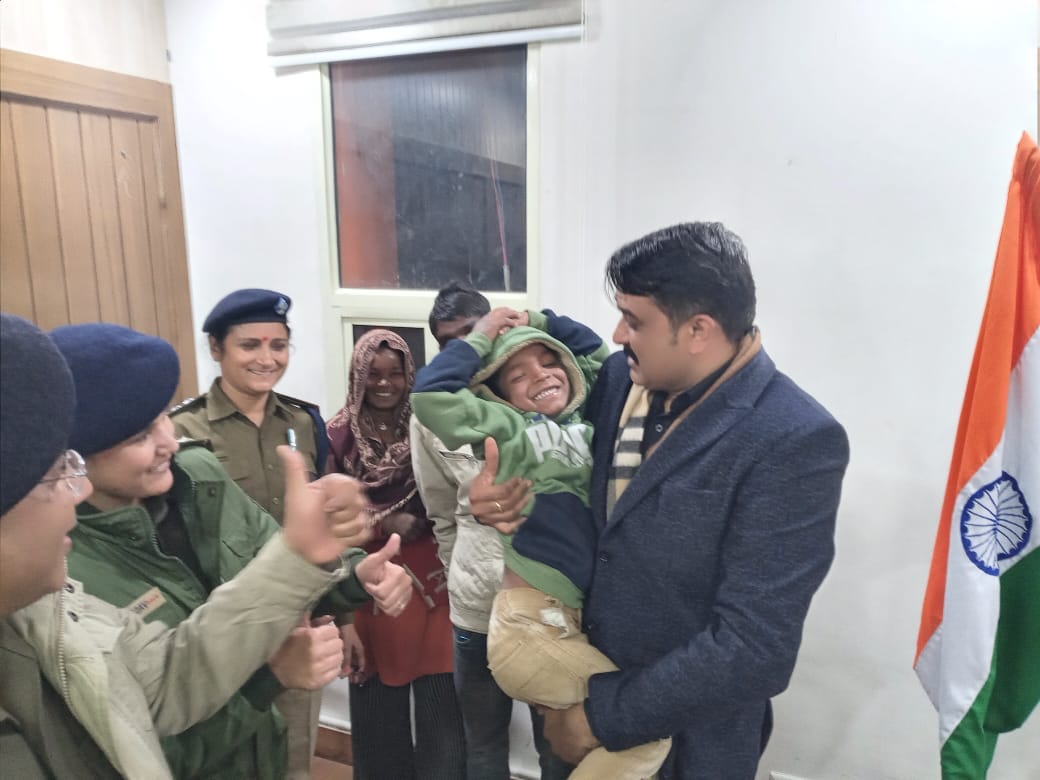Haridwar News: police searched kidnapped six year old child mother emotional to see him photos