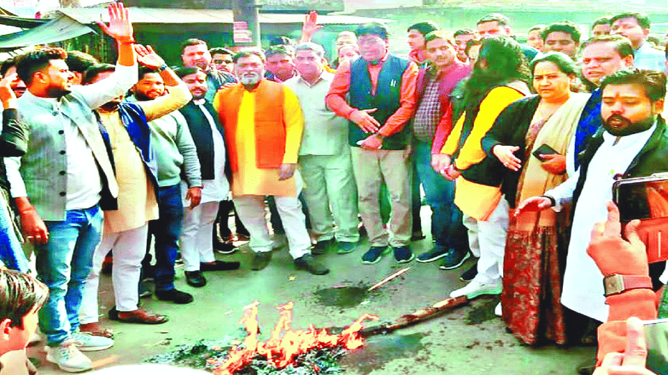 bjp workers protest against Pakistan Foreign Minister Bilawal Bhutto in Agra
