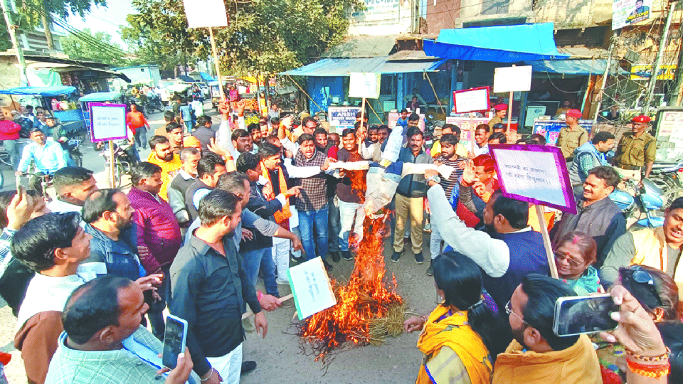 bjp workers protest against Pakistan Foreign Minister Bilawal Bhutto in Agra