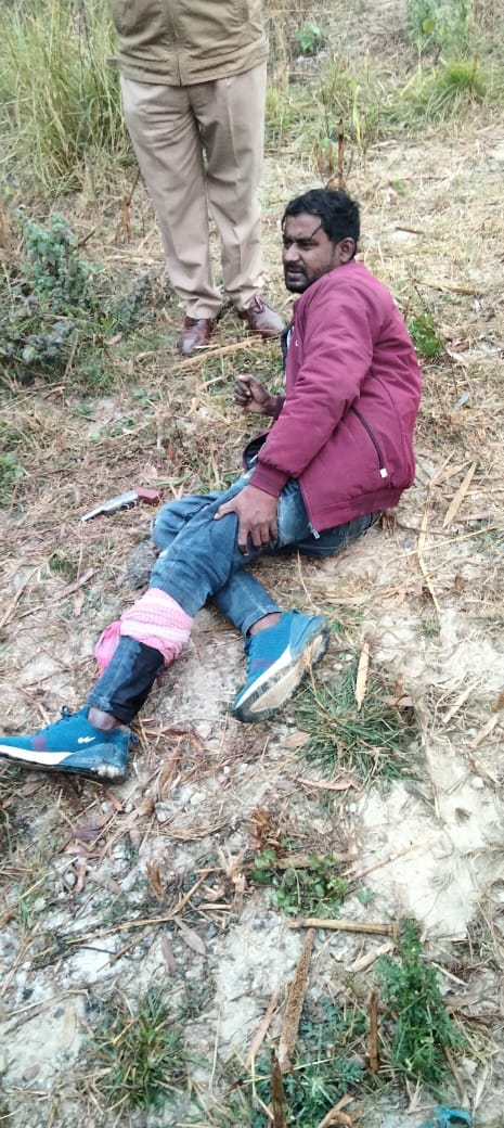 Azamgarh Encounter: Police encounter with Bolero riding miscreants, wanted Haroon alias Nate shot in the leg