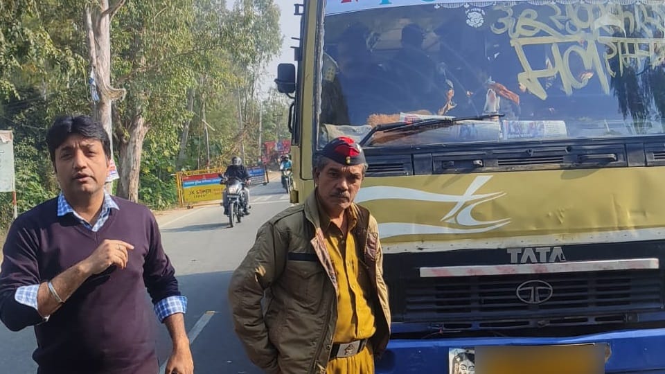Uttarakhand News: RTO haldwani sting operation in Private Passenger Bus photos