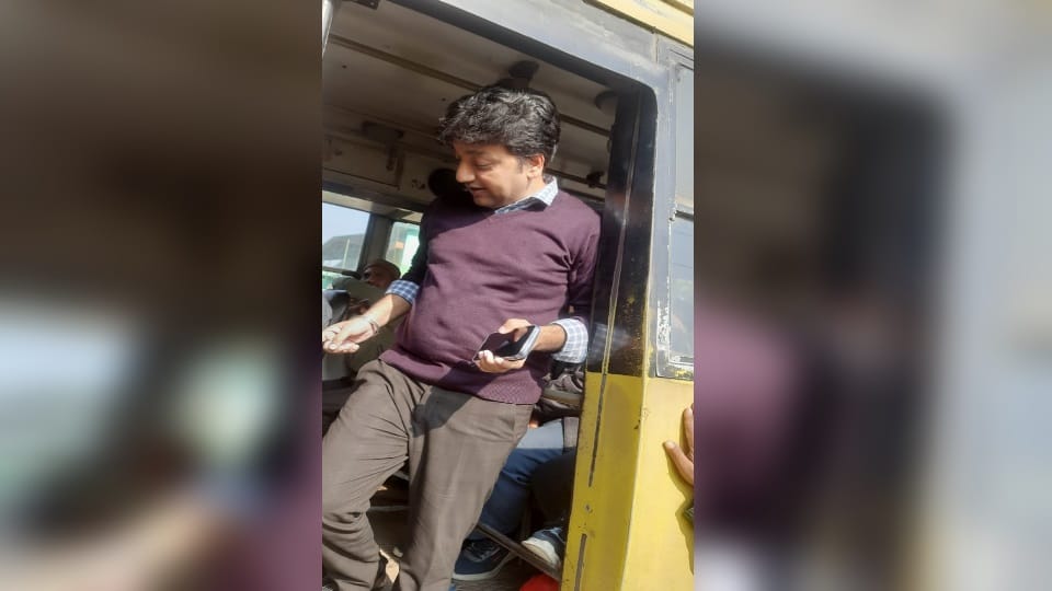 Uttarakhand News: RTO haldwani sting operation in Private Passenger Bus photos