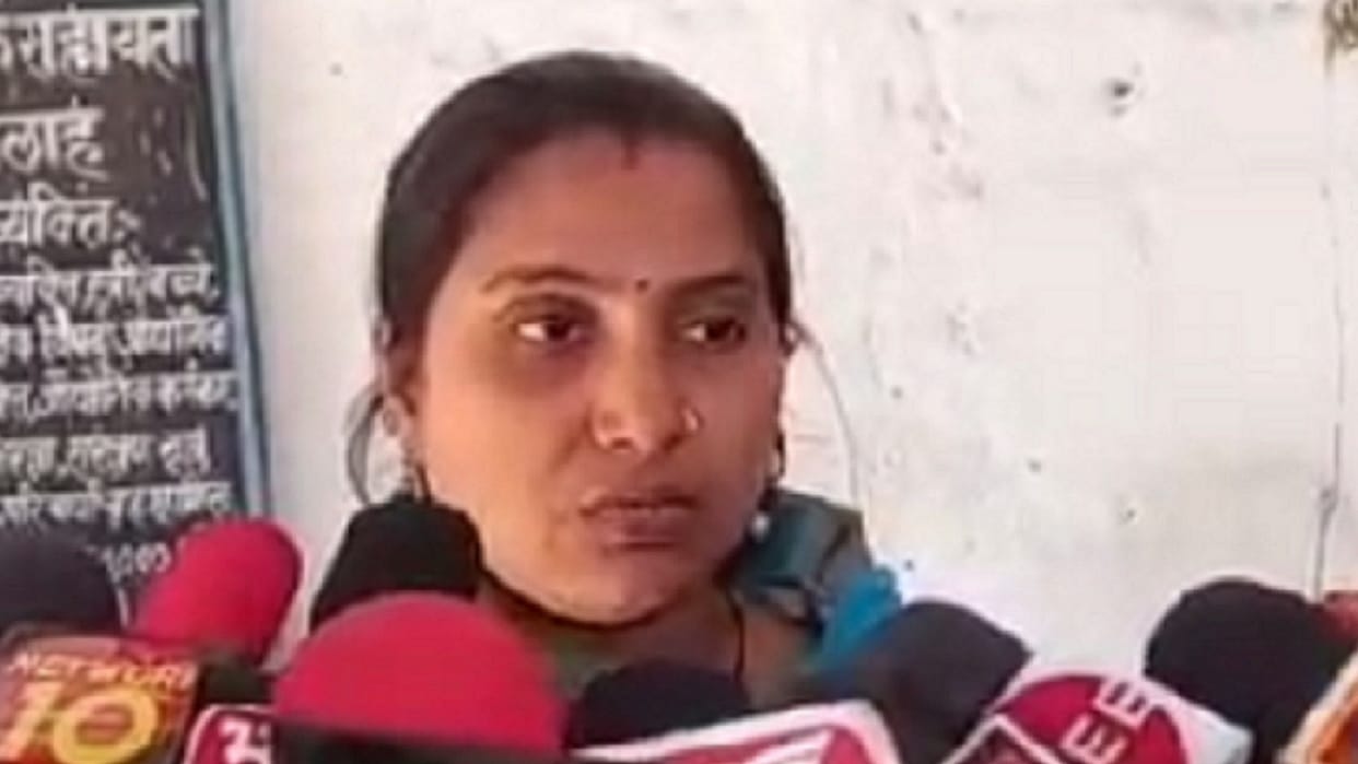 bjp woman parshad who reached to stop betting was beaten up in raigarh