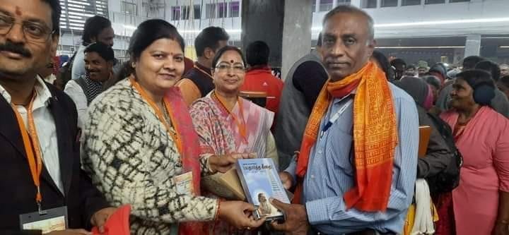 Grand farewell given to Tamil passengers from PDDU Junction