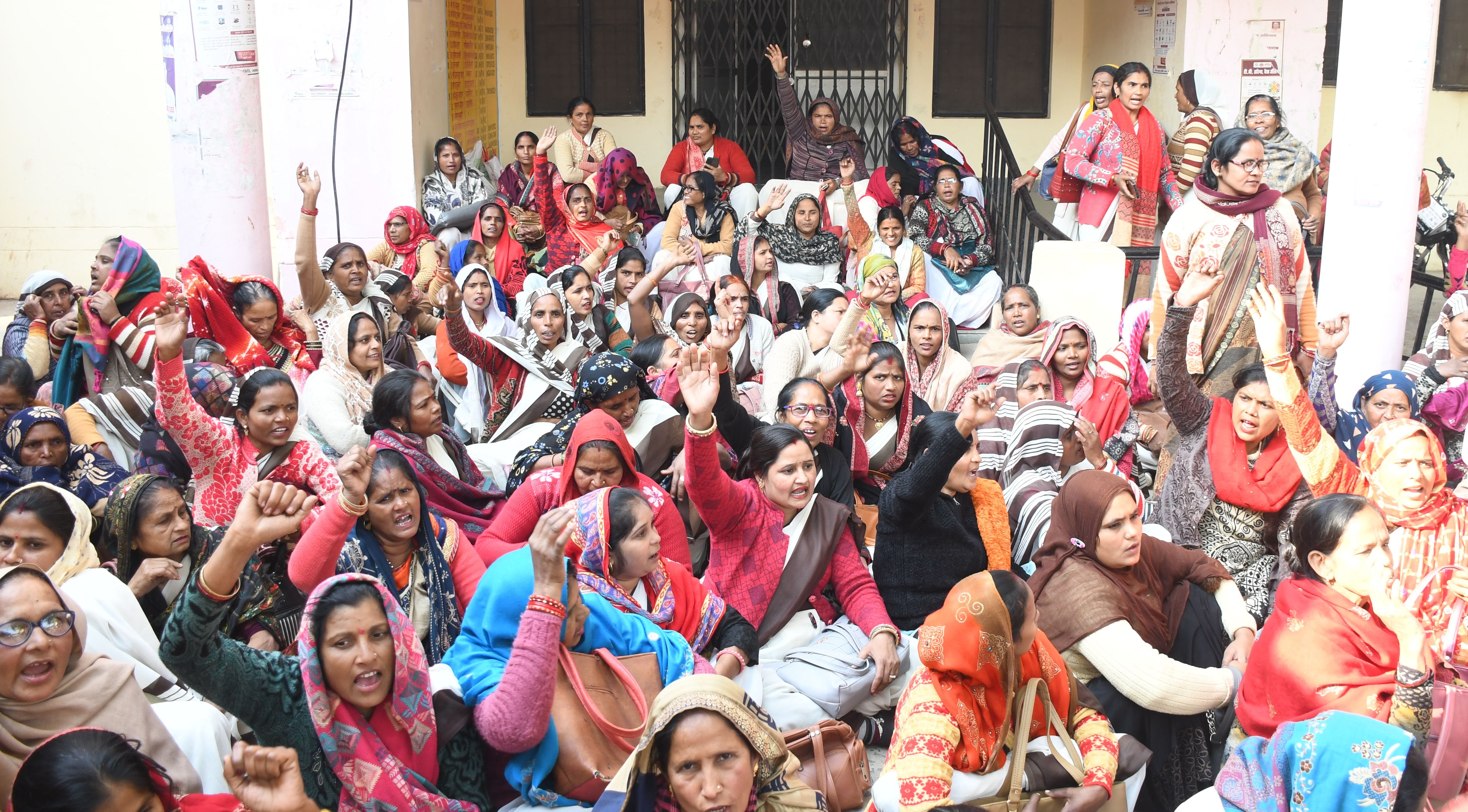 Asha locked the CMO office, MLAs ended the strike