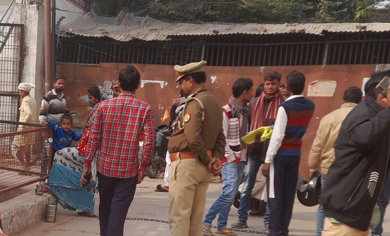 hospital,gonda,security,opd