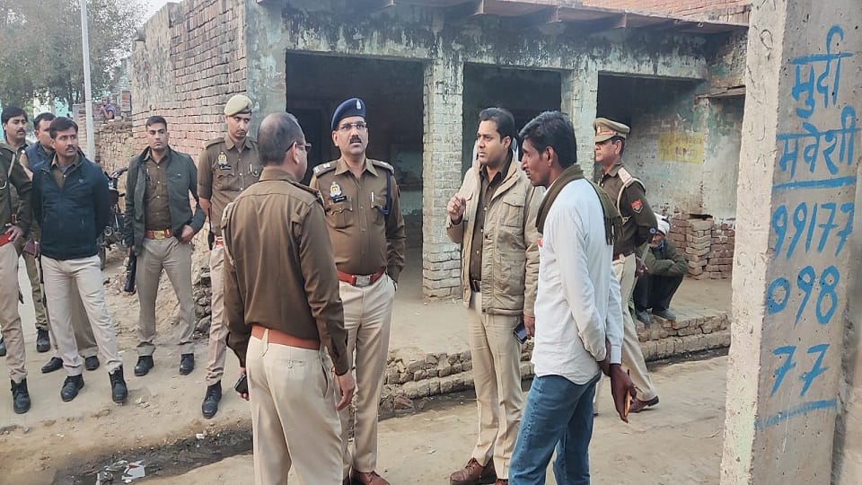 young man shot his girlfriend then committed suicide in Iglas Aligarh