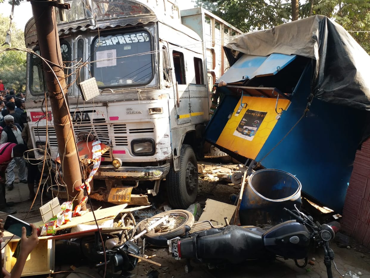 Uncontrollable truck wreaks havoc in Kanpur: over speed and alcohol caused the accident, one killed and two in