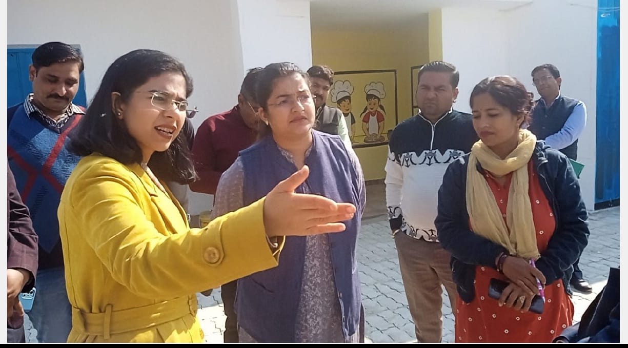 CDO inspected Sayonda Vidyalaya in Kanpur Dehat, clerk found absent in BRC, order to stop salary