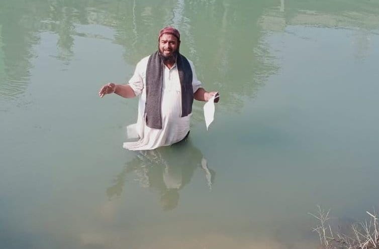 Standing in the water in the eastern Yamuna, the former Municipal President protested