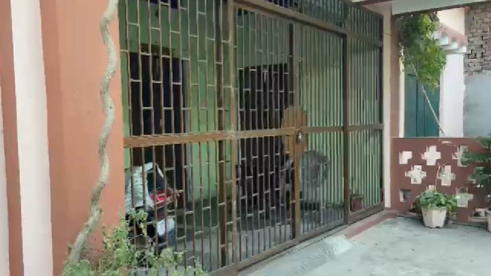 Scientist wife sitting on threshold of her in-laws house entered efforts of police