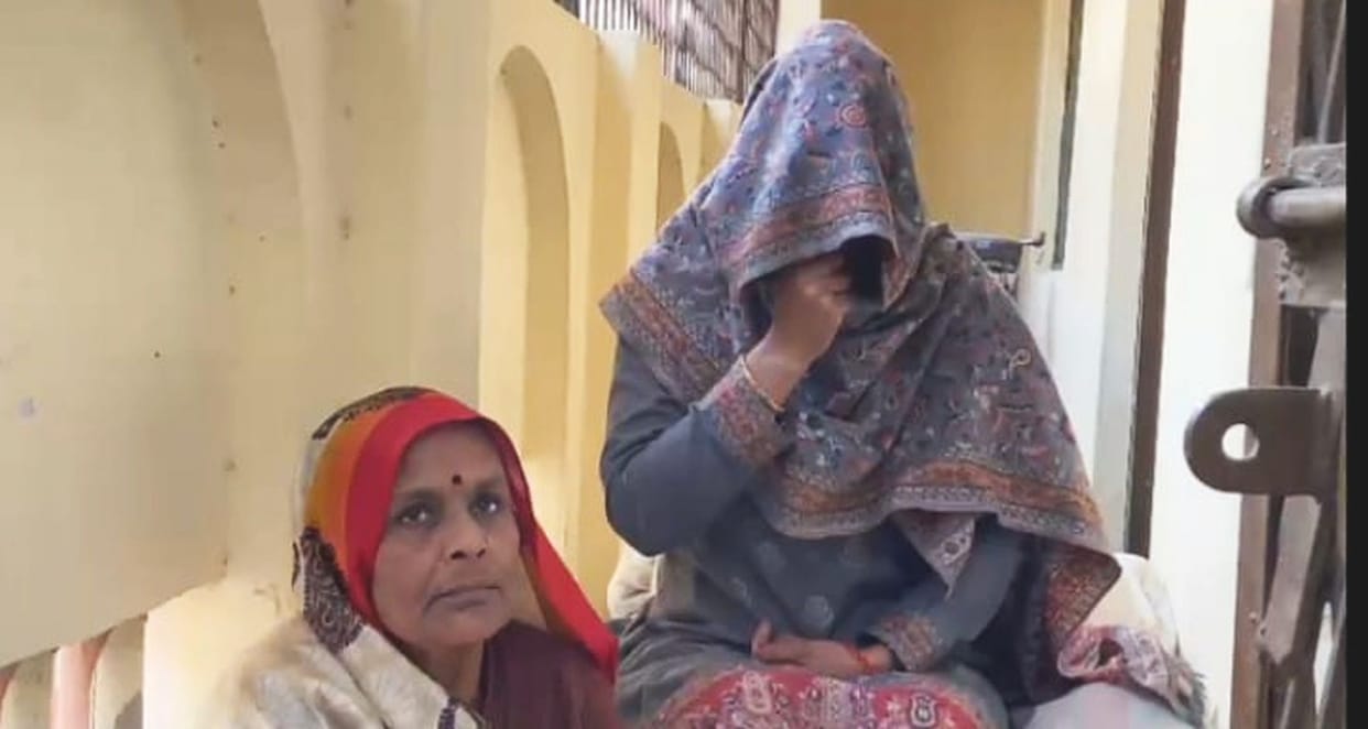 Mainpuri: In-laws are not allowing the married woman to enter the house