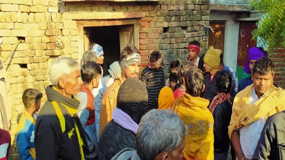 Husband killed his wife by hitting her with an ax in front of son in mathura