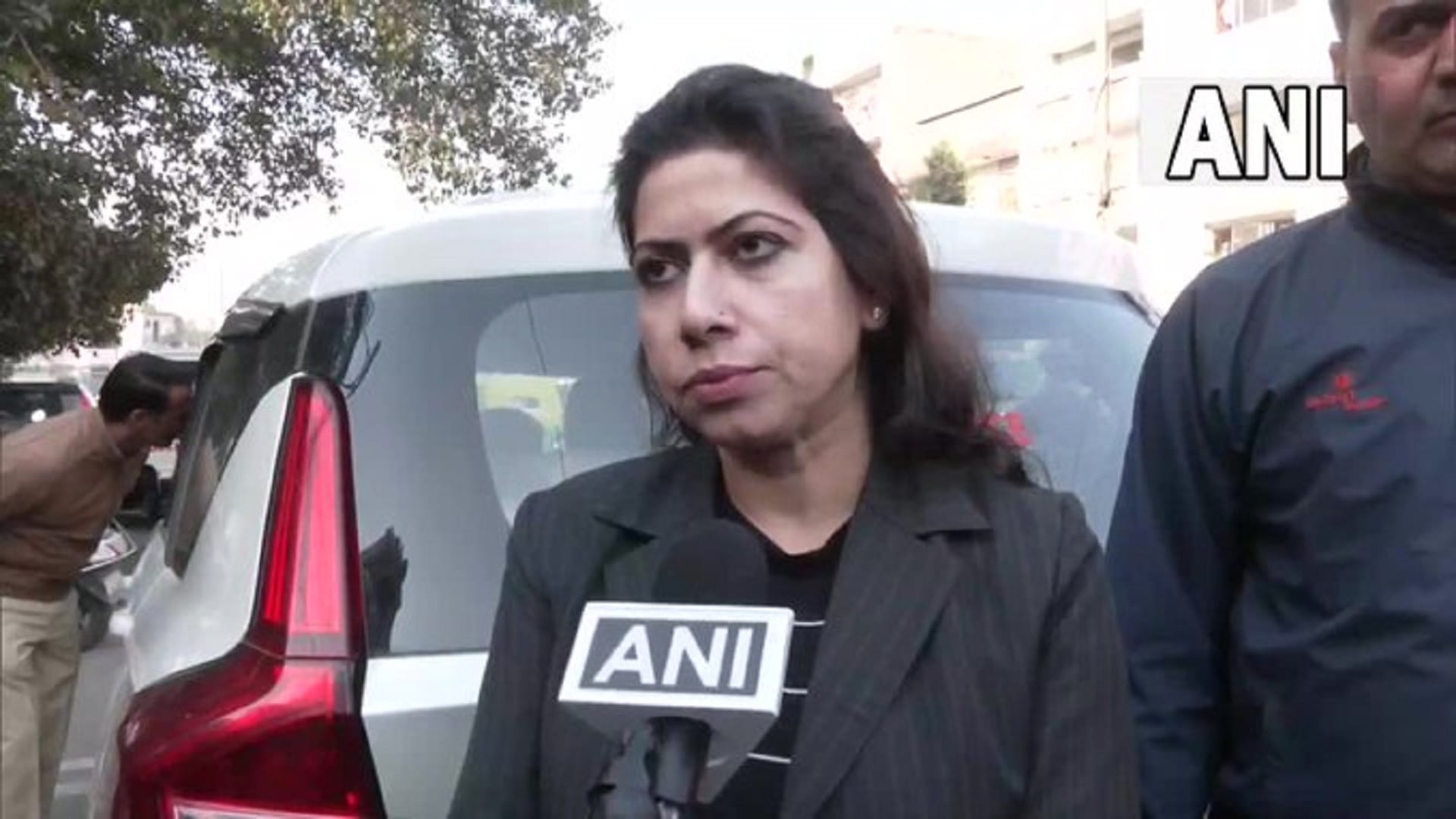 mcd school teacher throws girl in delhi After throwing girl teacher also injured school in-charge