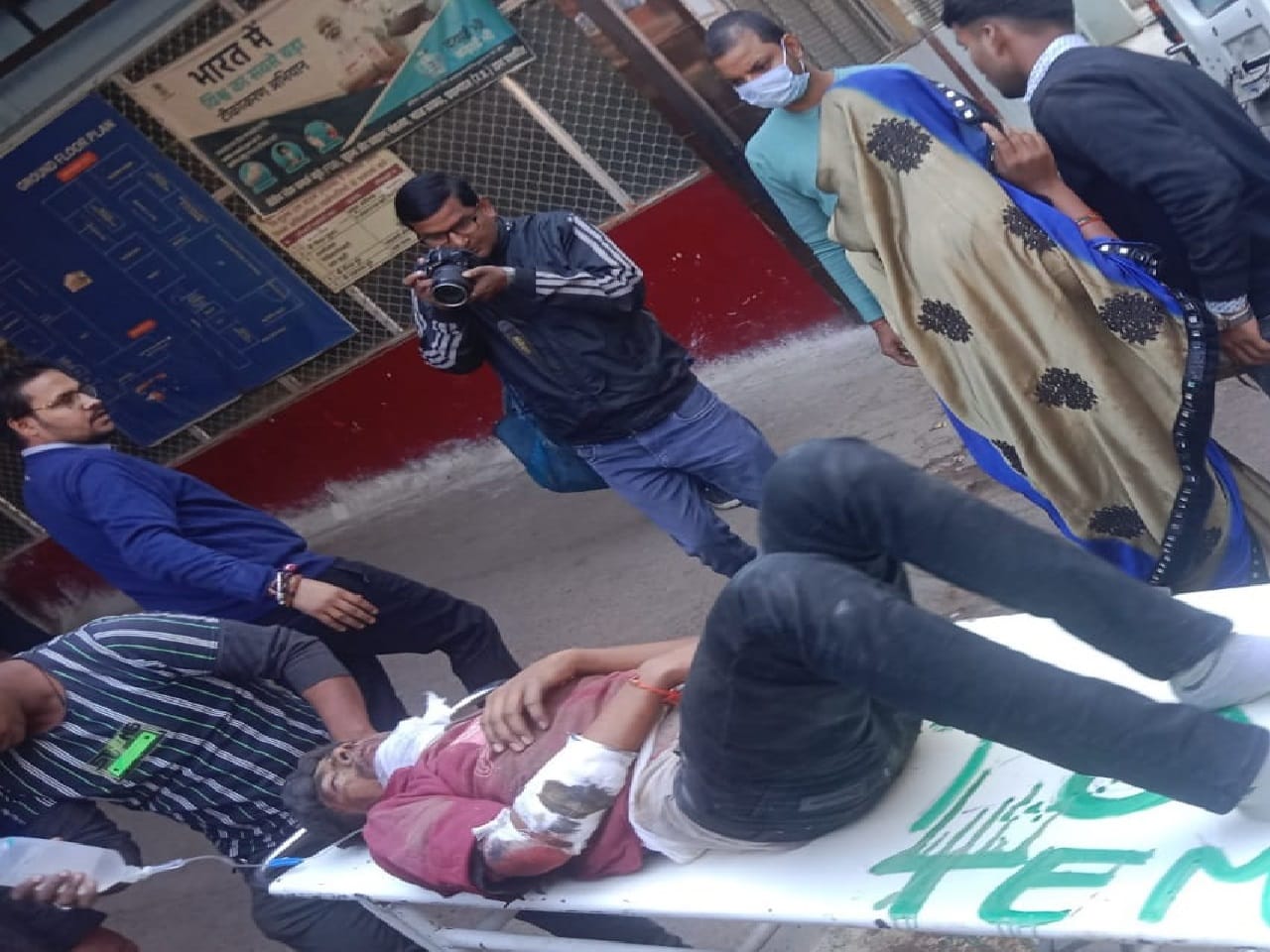 PHOTOS A bus full of children made noise as soon as it overturned two students died many injured