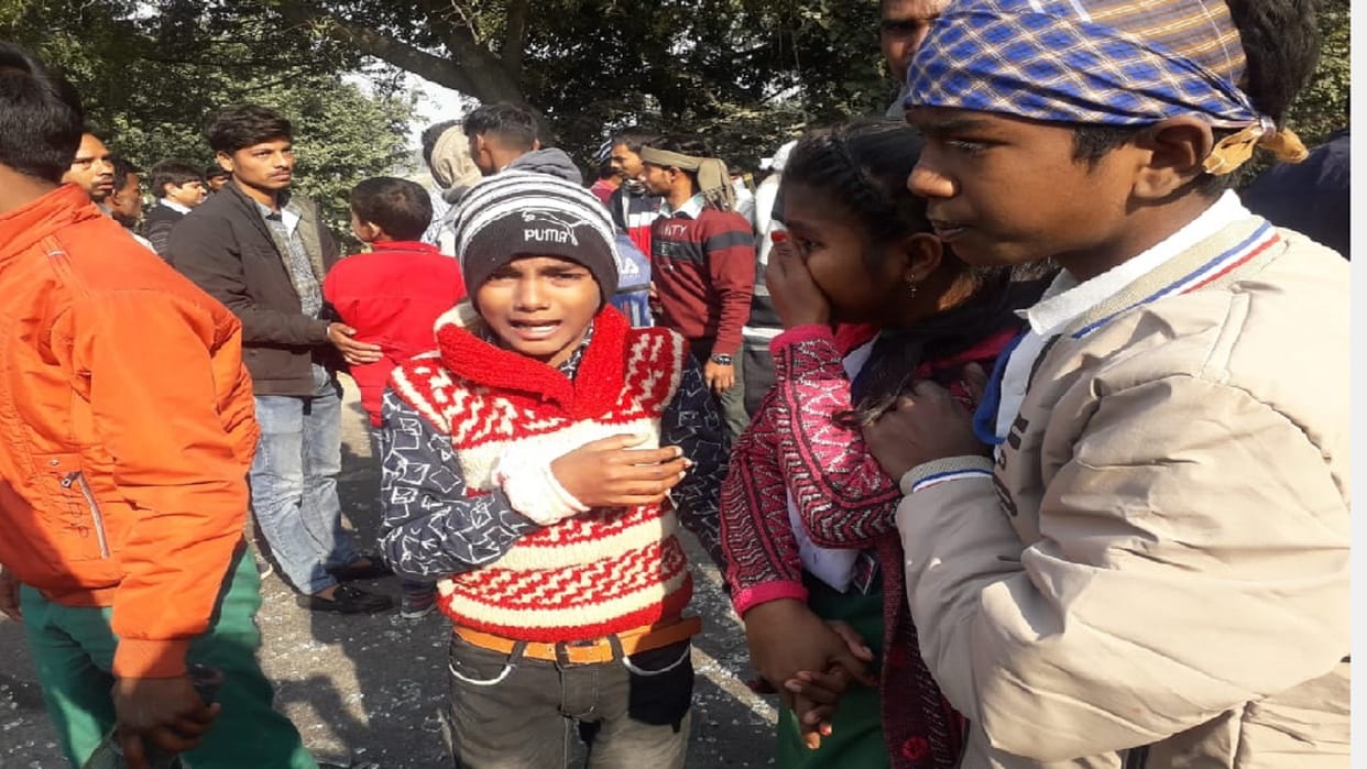 Prayagraj school bus accident children were lying in blood Jaunpur