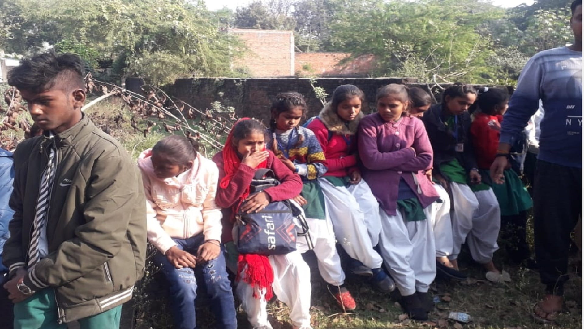Prayagraj school bus accident children were lying in blood Jaunpur