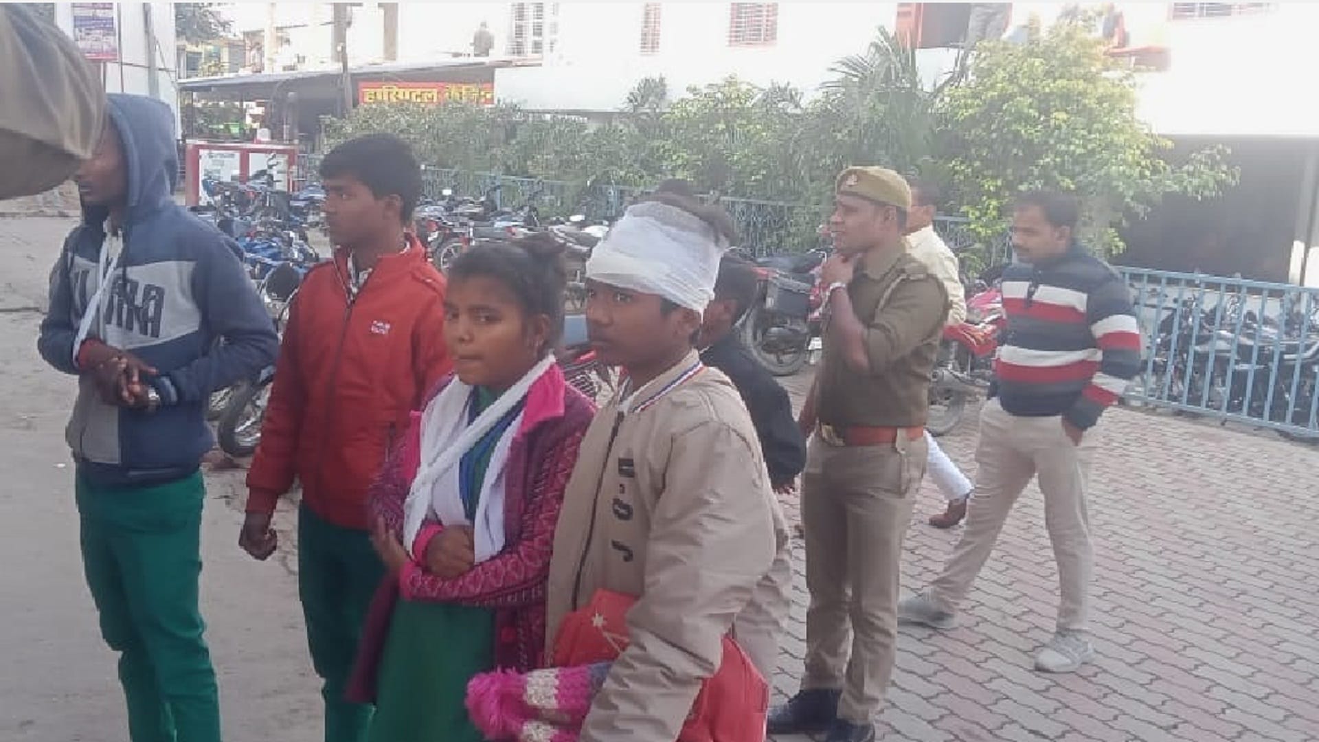 Prayagraj school bus accident children were lying in blood Jaunpur