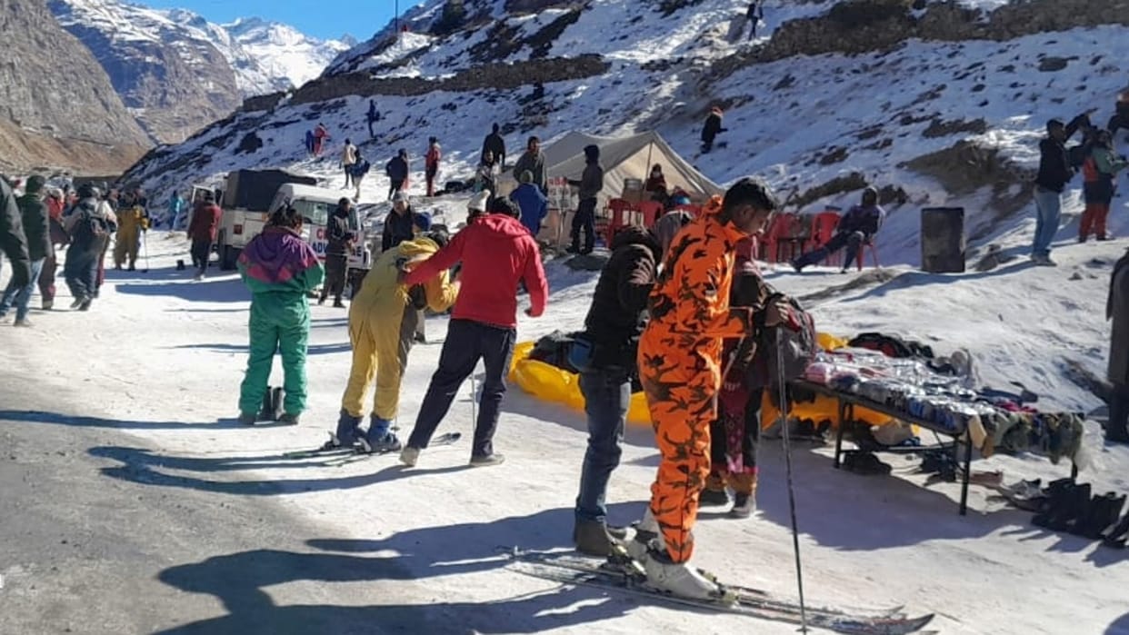 christmas and new year celebration preparations started in Manali Hotels bonfire night and live dj arrangement