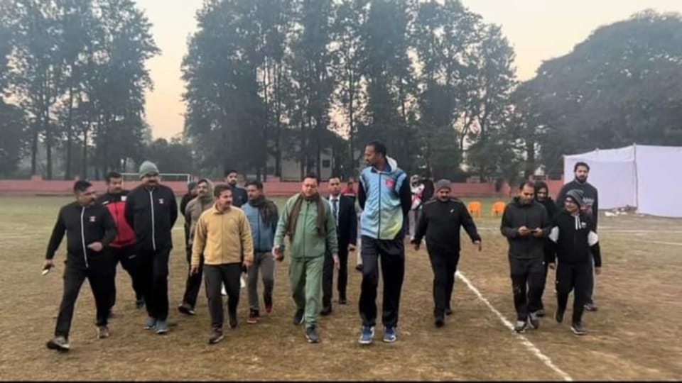 Uttarakhand news: CM pushkar singh dhami drink tea on road during Morning walk in Dehradun
