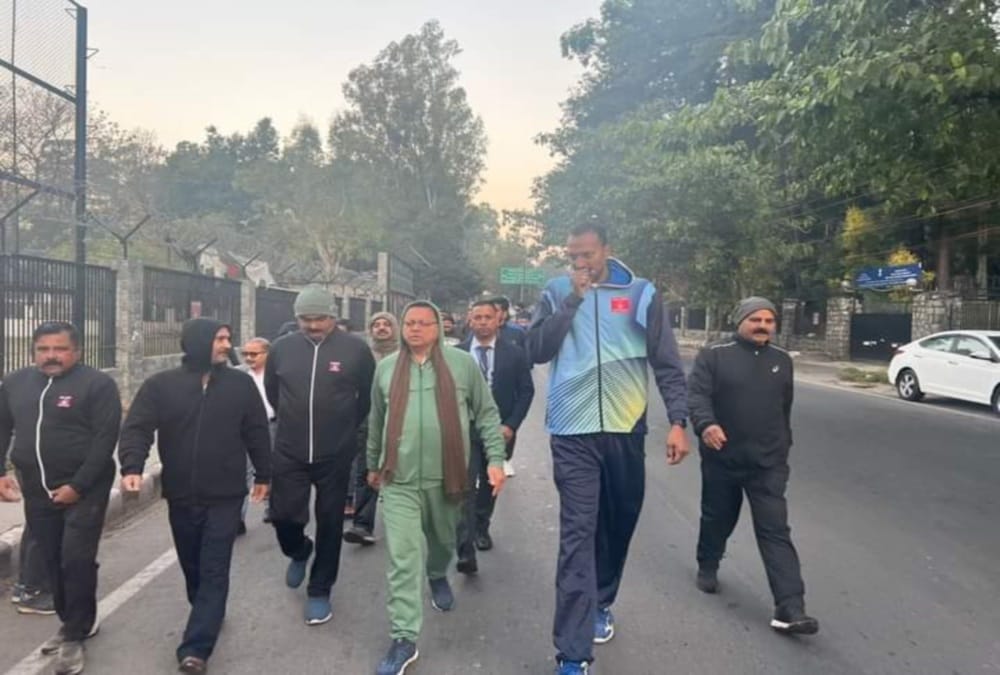Uttarakhand news: CM pushkar singh dhami drink tea on road during Morning walk in Dehradun
