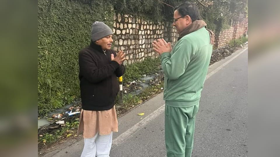 Uttarakhand news: CM pushkar singh dhami drink tea on road during Morning walk in Dehradun