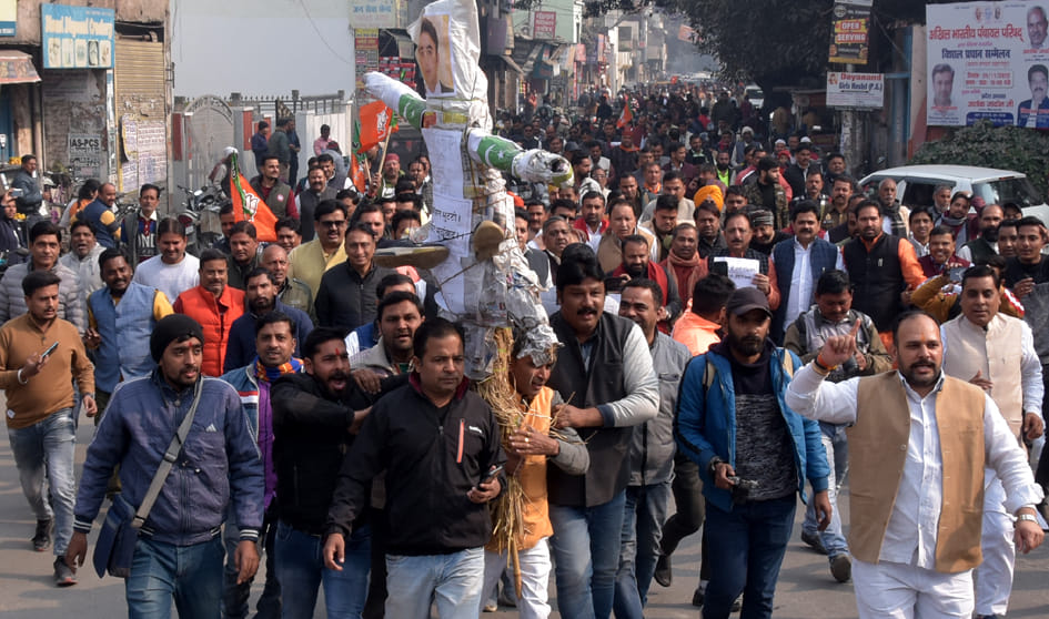 Effigy of Foreign Minister of Pakistan burnt