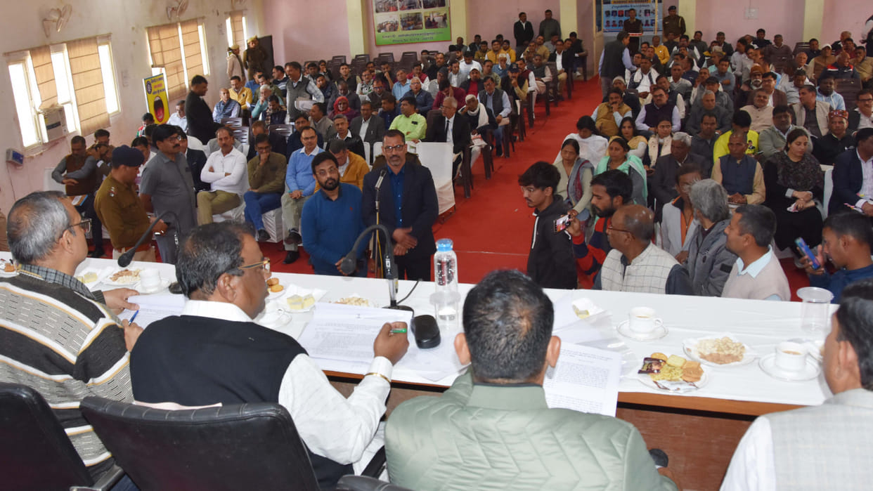 labour minister anoop dhanak listen grievaces