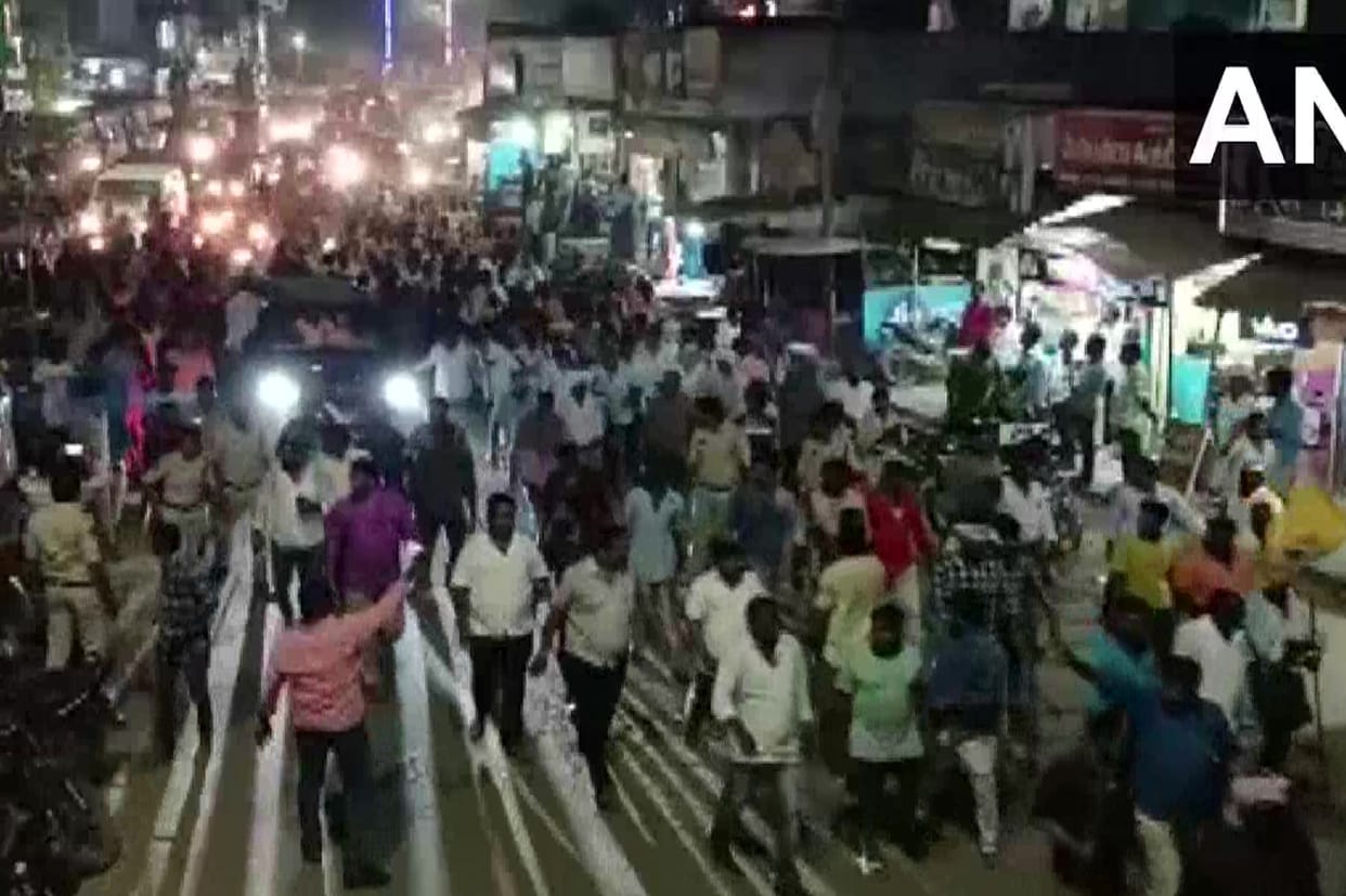 Stone pelting broke out between YSRCP and TDP workers in Andhra Pradesh