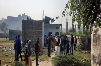 We Will commit self immolation if you come near two sisters threatned police who arrived to free house