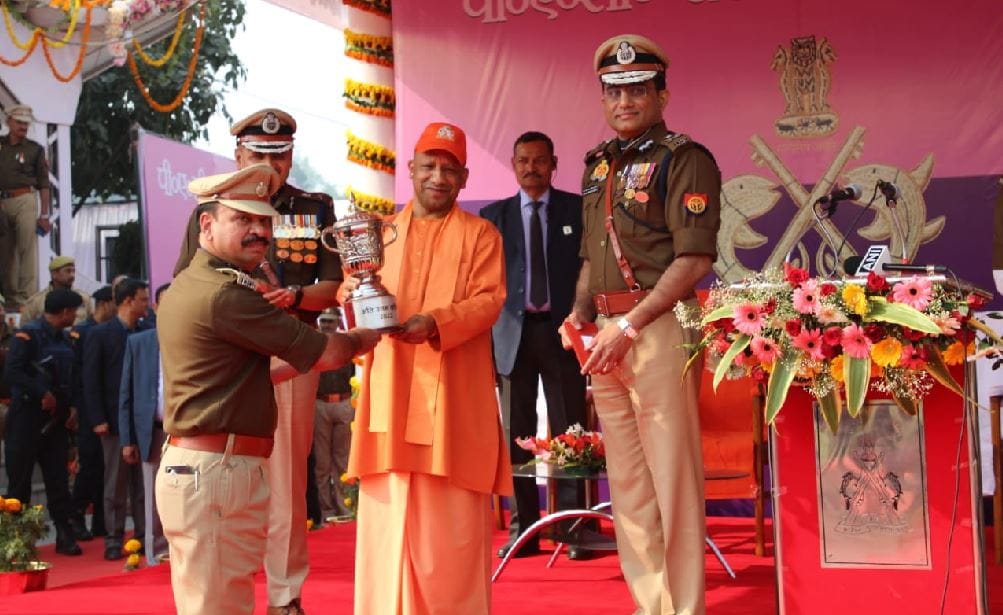 CM Yogi awarded First prize of flood relief team to 36th Corps PAC Ramnagar also reward to 34th Corps